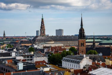 Kopenhag 'ın güzel manzarası. Danimarka 'nın başkentinde tarihi binalar