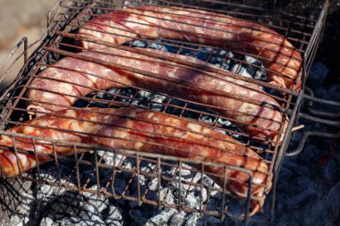 Sosis ızgara yanmış