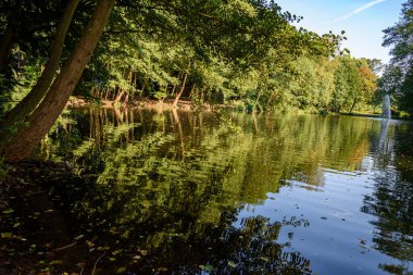Almanya 'da bir parkta göl