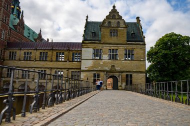 Aydınlık bir yaz gününde Kopenhag 'da yürümek, Danimarka