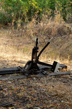 Sonbahar Kharkov 'un park alanındaki demiryolu rayları