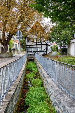 Alman şehrinde güzel bir bina. Almanya, Soest 'te Yürü.