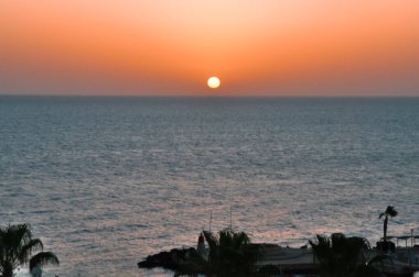 Mısır 'da Kızıl Deniz ufkunda güzel bir günbatımı