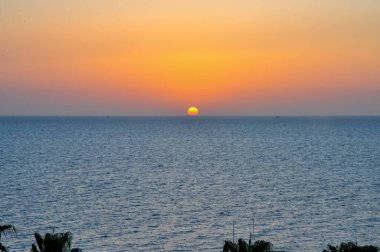 Mısır 'da Kızıl Deniz ufkunda güzel bir günbatımı