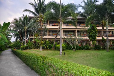 Tayland 'daki otelin bölgesinde çarpıcı bir doğa.