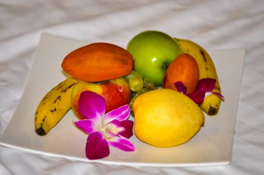 Tayland 'da bir otelde egzotik meyveli kahvaltı.