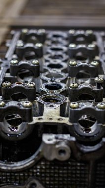 Otomotiv Motor Parçaları: Silindir Kafa, Motor Bloğu, Crankshaft, Pistons. Araba Servisi 'nde elden geçirme.