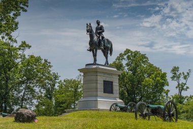 Gettysburg Pennsylvania 'daki savaş alanında Tümgeneral Henry Slocum için bir anıt.