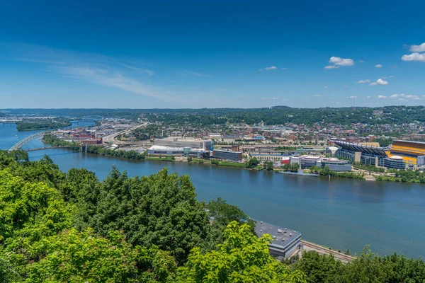 Vista Hacia Abajo Del Río Ohio Mientras Fusiona Pittsburgh —  Fotos de Stock