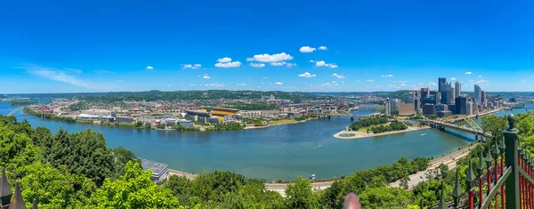 Una Vista Los Tres Ríos Horizonte Del Centro Pittsburgh —  Fotos de Stock