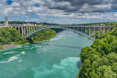 Amerika ve Kanada 'yı Niagara Nehri' ne bağlayan köprü.