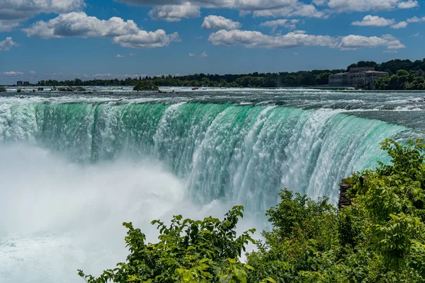 Niagara Şelalesi Eyalet Parkı 'ndaki At Nalı Şelalesi manzarası