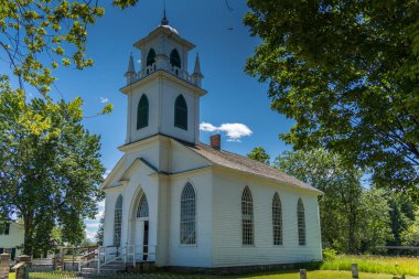 Ontario 'daki Yukarı Kanada Köyü' nde eski bir kilise.