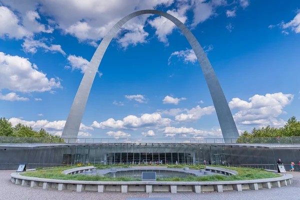 Una Vista Del Centro Visitantes Monumento Nacional Gateway Arch Louis —  Fotos de Stock