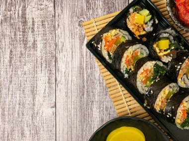 Kimbap Kore yemekleri yemek için düzdü.