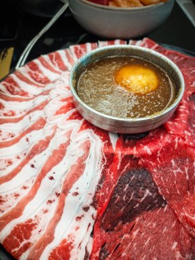 Japon yemek konsepti için biftek shabu shabu veya sukiyaki..
