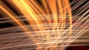 Dönen, altın-turuncu çizgiler dinamik bir kompozisyonda kesişiyor. Akan, katmanlı kıvrımlar ışık ya da ateşli kurdelelere benzer.