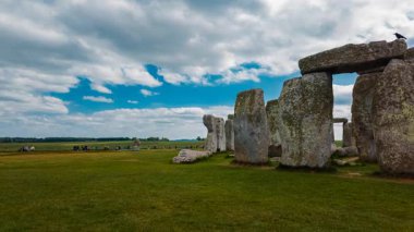 Stonehenge, Salisbury, Wiltshire, İngiltere ve İngiltere 'nin taş çemberini geçerken dramatik zaman aralığı rekorları kırılıyor.