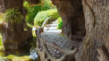 BRAGA, Portekiz, 17 Haziran 2025 - Bom Jesus do Monte 'nin mabedi zengin parklara, bazilika ikiz çan kulelerine ve Braga, Portekiz' in romantik bahçelerine hakim oldu.