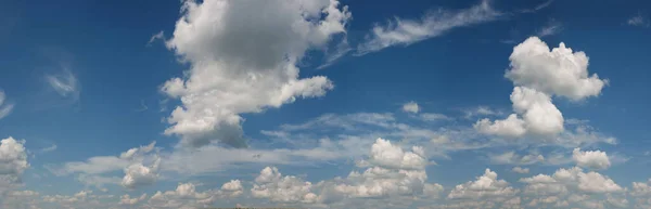 Céu Azul Com Nuvens Vista Panorâmica Cabeça Local Vibrações Natureza — Fotografia de Stock