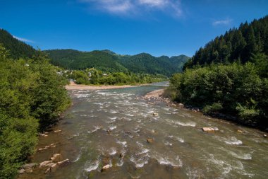 Karpatlar, Usetriky, Verkhovyna, Ukrayna 'daki Beyaz ve Siyah Çerçeve nehirlerinin birleşimi