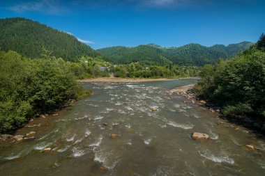 Karpatlar, Usteryky, Verkhovyna, Ukrayna 'daki Beyaz ve Siyah Çerkez nehirleri