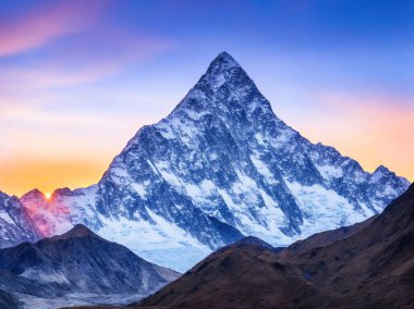 Ama Dablam (6856 metre), Sagarmatha Ulusal Parkı (UNESCO) Khumbu, Everest Bölgesi, Nepal, Himalaya.