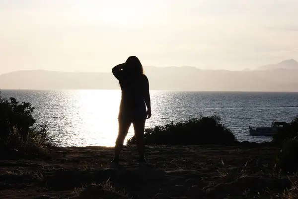 Akdeniz İspanya 'sına yansıyan parlak günbatımı