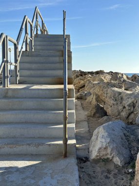 Palma de Mallorca 'da güneşli bir gün Yazın mavi gökyüzü
