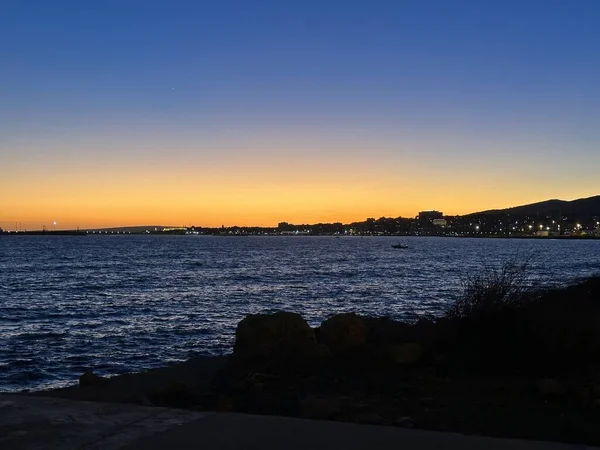 Piękne Odbicie Zachodu Słońca Śródziemnomorskiej Hiszpanii Niebem Złotym Momencie — Zdjęcie stockowe