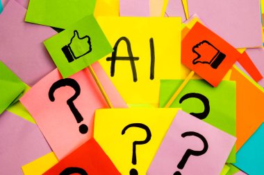 Siyah harfli sarı yapışkan not. Renkli kağıtlarda bayrak gibi bir şey var. Soru işaretleri var.