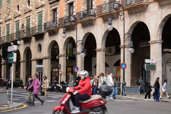 Palma de Mallorca, İspanya - 4 Mart 2025 - Jaume Tercero Caddesi 'ndeki eski altyapı