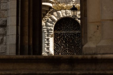 Soller, Mallorca, İspanya - 23 Mart 2025 Güneşli bir günde Sller kasabasında ahşap tramvay