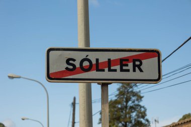 Soller, Mallorca, İspanya - 23 Mart 2025 Soller Köyü tabelası
