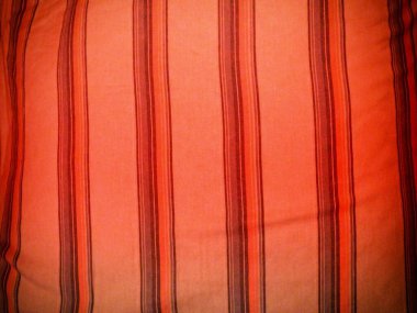 Kırmızı kumaş dokusu kadar kapatın