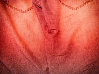 Kırmızı kumaş dokusu kadar kapatın