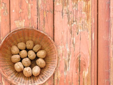 ahşap zemin üzerine fındık