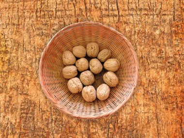 ahşap zemin üzerine fındık