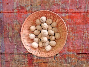 ahşap zemin üzerine fındık