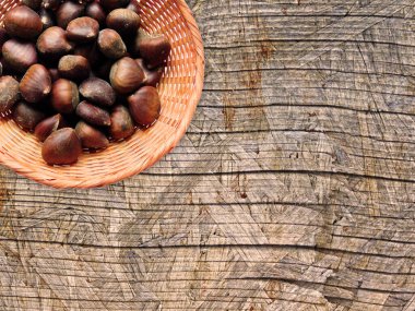 Kestaneler Ahşap arka planda, üst manzara