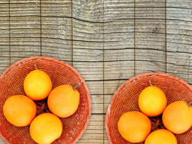 ahşap zemin üzerine portakal