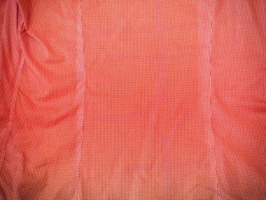 Kırmızı kumaş dokusu kadar kapatın