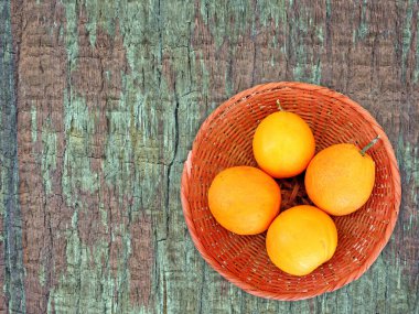 ahşap zemin üzerine portakal