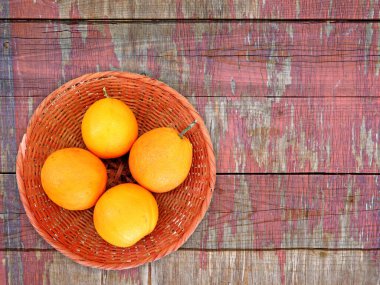 ahşap zemin üzerine portakal