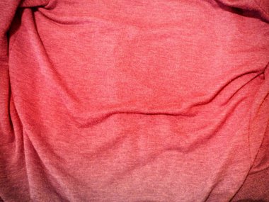 Kırmızı kumaş dokusu kadar kapatın