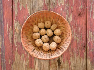 ahşap zemin üzerine fındık