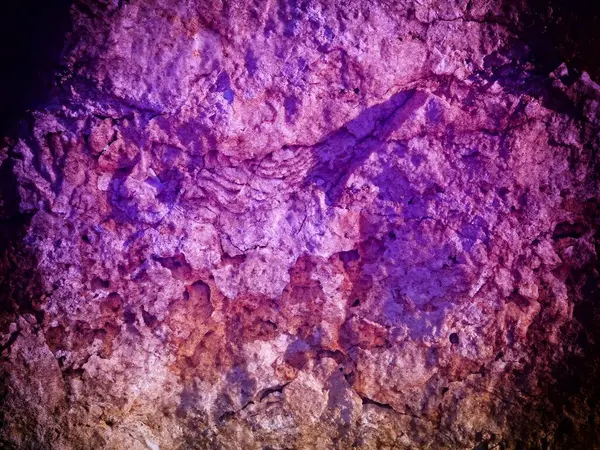 Arkaplan için mor renkli taş dokusunun yakın çekim görüntüsü