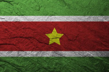 Kaba taş dokusunda bayrak.