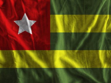 Kumaşın dalgalı yüzeyinde Togos bayrağı 