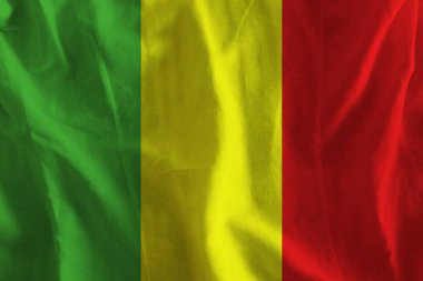 Kumaşın dalgalı yüzeyinde Mali bayrağı 